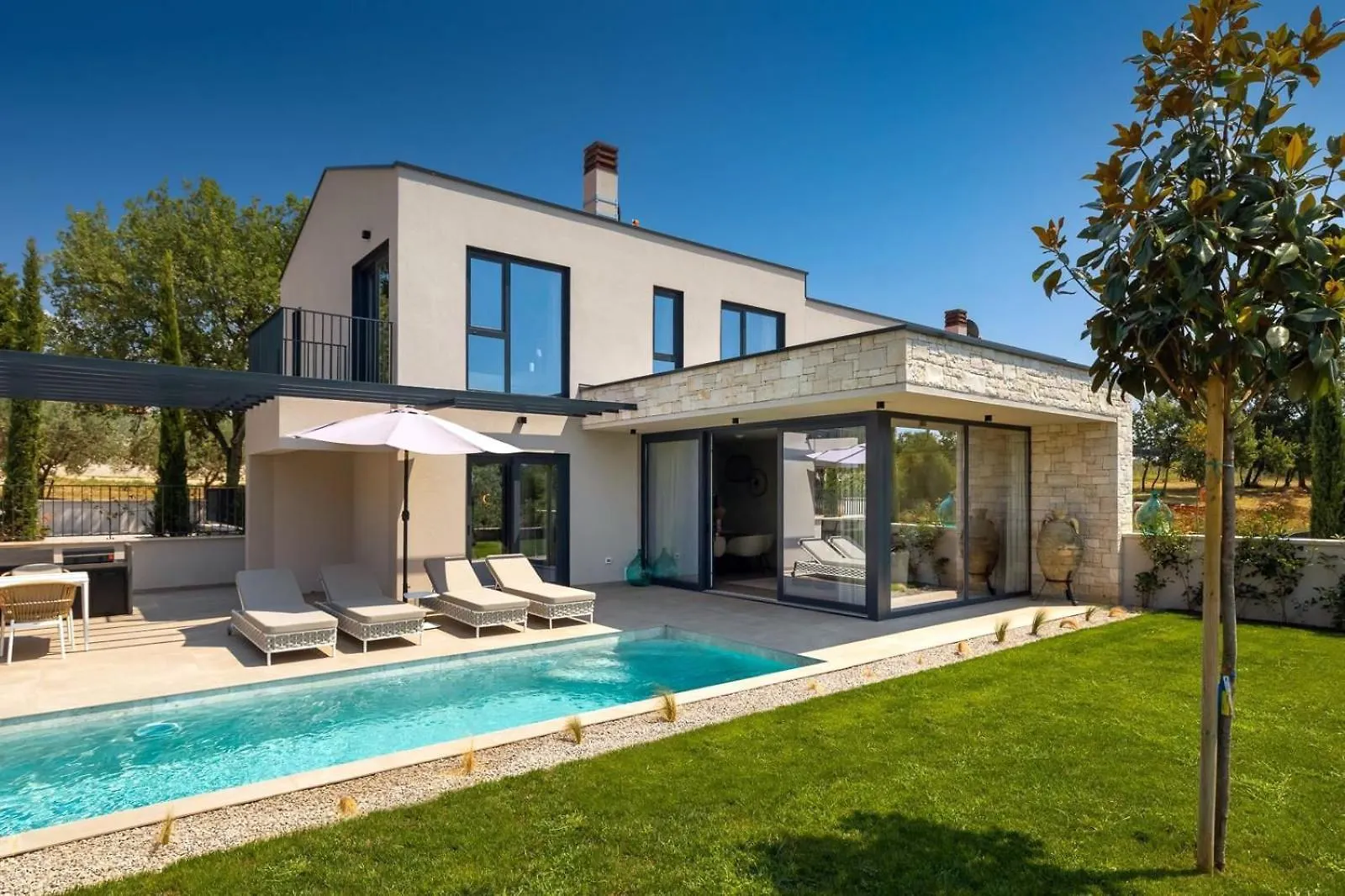 Kontakt z Modern Villa Tia I With Outdoor Pool In Porec